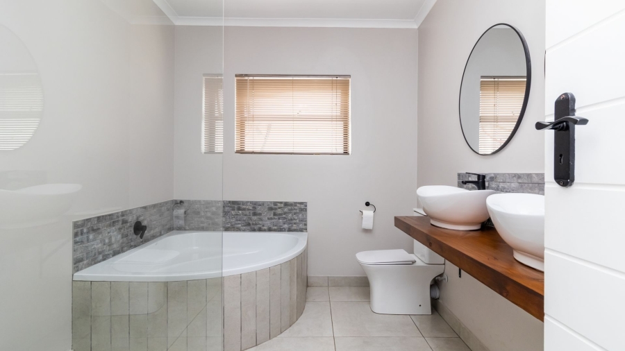 9 Bedroom Property for Sale in Westcliff Western Cape